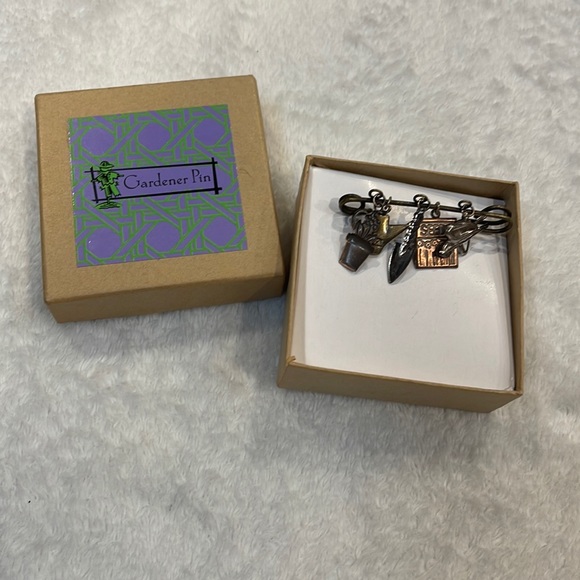 Vintage HANDCRAFTED Gardener Safety Pin Brooch Garden Tool Charms Mixd Metal - Picture 1 of 4